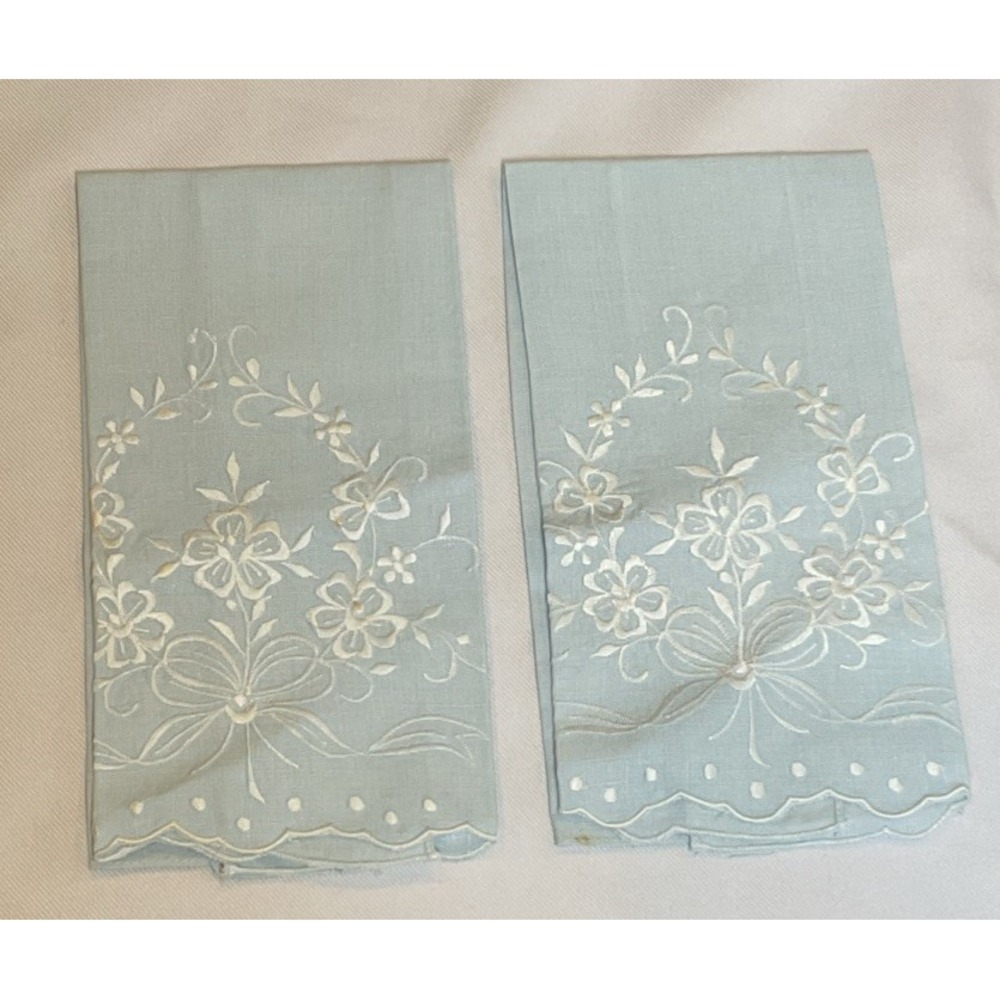 Vintage Hand Towels Napkins Embroidered Baby Blue Floral Scalloped Linen Set 2